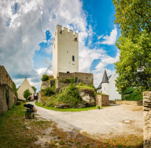 Bild-Nr: 12884463 Burg Sterrenberg-Innenhof -1n- Erstellt von: Erhard Hess