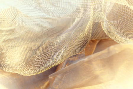 Bild-Nr: 12899497 Goldbeige Netzstruktur im Faltenlicht Erstellt von: Sandra Höfer