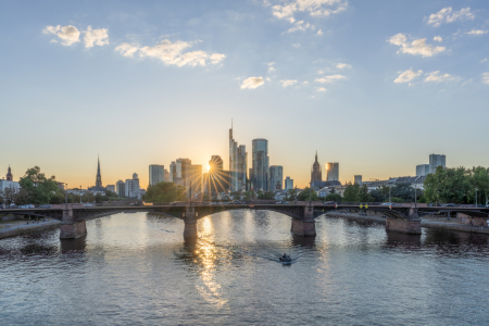 Bild-Nr: 12907213 Ignatz-Bubis-Brücke und Frankfurter Skyline Erstellt von: eyetronic