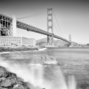 Bild-Nr: 12916246 Golden Gate Bridge mit Brandung - Monochrom Erstellt von: Melanie Viola