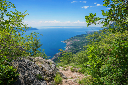 Bild-Nr: 12922387 Wanderweg mit toller Aussicht auf den Gardasee Erstellt von: SusaZoom