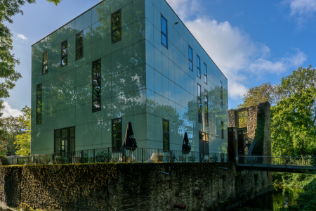 Bild-Nr: 12922453 Schloss Weitmar un der Kubus Erstellt von: volker heide