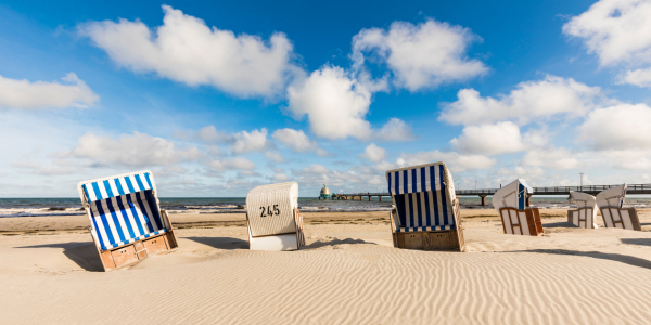 Bild-Nr: 12923000 Strandkörbe am Strand von Zingst an der Ostsee Erstellt von: dieterich