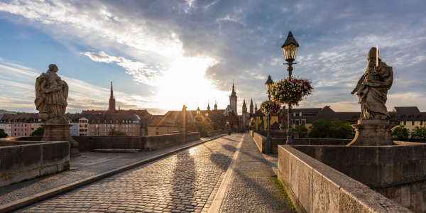 Bild-Nr: 12933193 Alte Mainbrücke in Würzburg bei Sonnenaufgang Erstellt von: dieterich