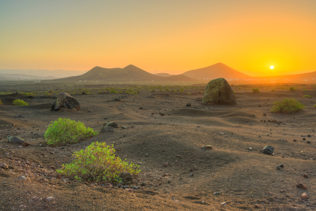 Bild-Nr: 12934045 Vulkanlandschaft auf Lanzarote bei Sonnenaufgang Erstellt von: Michael Valjak