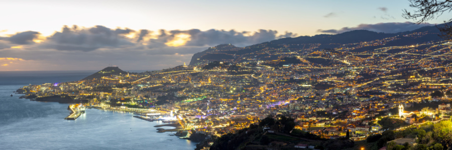 Bild-Nr: 12937127 Das leise Leuchten von Funchal Erstellt von: Walter G. Allgöwer