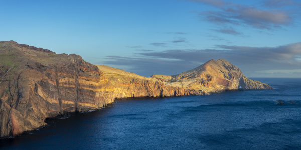 Bild-Nr: 12938937 Vulkanische Linien im Abendlicht Erstellt von: Walter G. Allgöwer