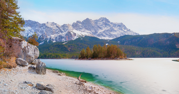 Bild-Nr: 12940555 gefrorener Eibsee mit Sasseninsel Erstellt von: SusaZoom
