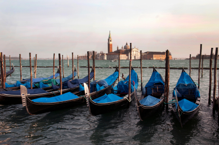 Bild-Nr: 11552794 venezianische Gondeln Erstellt von: Günter Passage
