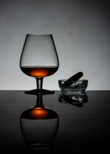 Bild-Nr: 11908835 Weinbrand und Zigarette Erstellt von: xfotostudio