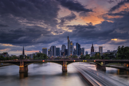 Bild-Nr: 12248900 Ruhe vor dem Sturm in Frankfurt Erstellt von: KundenNr-349897