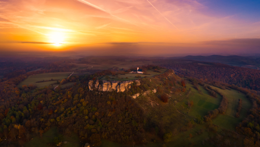 Bild-Nr: 12357003 Luftaufnahme des Staffelbergs beim Sonnenuntergang Erstellt von: raphotography88