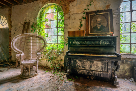 Bild-Nr: 12647184 Das Musikzimmer in der aufgegebenen Töpferei Erstellt von: volker heide