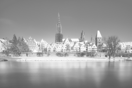 Bild-Nr: 12651582 Ulm mit Donau und Münster in schwarz-weiß Erstellt von: Pahmeier-Photography