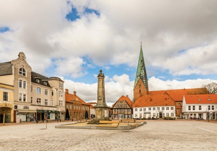Bild-Nr: 12705787 Eutiner Marktplatz Erstellt von: Ursula Reins