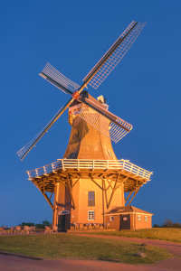Bild-Nr: 12738851 Windmühle in Greetsiel in Ostfriesland Erstellt von: Michael Valjak