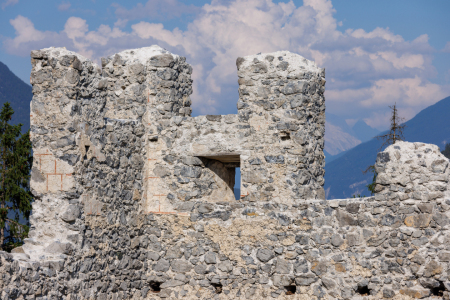 Bild-Nr: 12752316 Fragmente einer Frühmittelalterlichen Burg Erstellt von: wompus