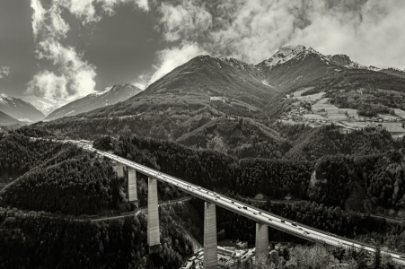 Bild-Nr: 12758272 Europabrücke Erstellt von: wompus