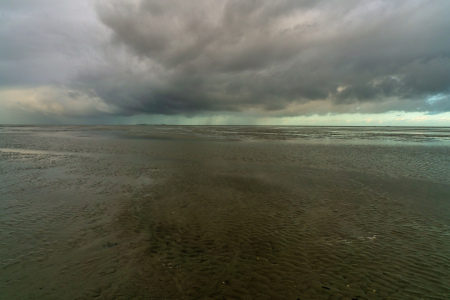 Bild-Nr: 12787704 Regenfront über dem Wattenmeer bei Cuxhaven  Erstellt von: volker heide