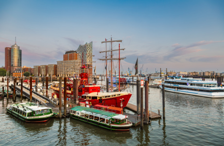 Bild-Nr: 12806970 Schiffe im Hamburger Hafen Erstellt von: Ursula Reins