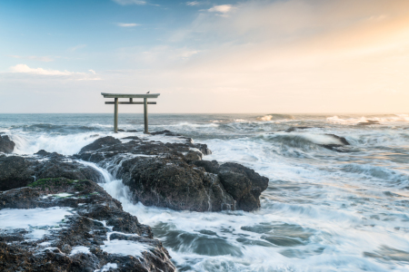 Bild-Nr: 12878054 Japanisches Torii am Meer Erstellt von: eyetronic