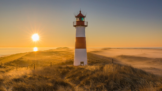 Bild-Nr: 12901879 Sonnenaufgang am Leuchturm List Ost Erstellt von: Ursula Reins