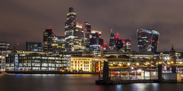 Bild-Nr: 12906497 Nächtlicher Panoramablick auf die City of London Erstellt von: Melanie Viola