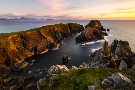 Bild-Nr: 12913229 schroffe Felsenküste im weichen Abendlicht Erstellt von: Daniela Beyer