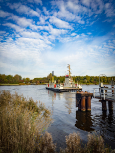 Bild-Nr: 12919045 Fähre im Nord-Ostsee-Kanal Erstellt von: DirkR