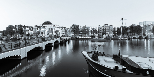 Bild-Nr: 12836235 Magere Brug in Amsterdam bei Nacht - monochrom Erstellt von: dieterich