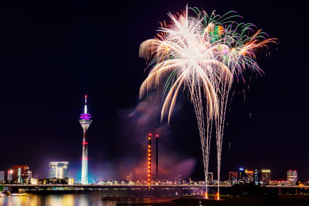 Bild-Nr: 12886972 Feuerwerk - Düsseldorf - Japan-Tag Erstellt von: uh-Photography