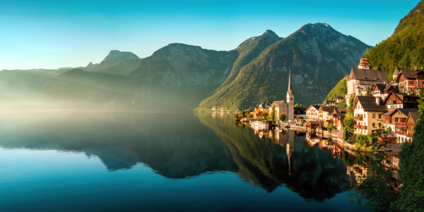Bild-Nr: 12886710 Dorf Hallstatt in Österreich am idyllischem See Erstellt von: Smileus