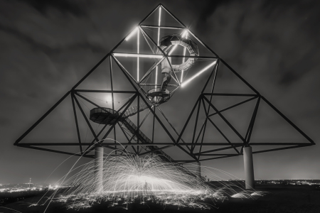 Bild-Nr: 12857435 Tetraeder - Bottrop -  Lightpainting Schwarz-weiß Erstellt von: uh-Photography