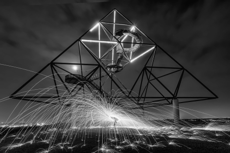 Bild-Nr: 12857733 Tetraeder - Bottrop -  Lightpainting Schwarz-weiß Erstellt von: uh-Photography