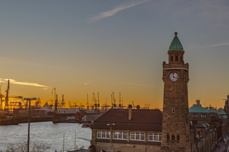 Bild-Nr: 12916718 Hamburg Pegelturm am Abend Erstellt von: Ursula Reins