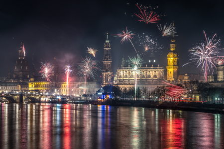 Bild-Nr: 12887528 Silvesterfeuerwerk über der Dresdner Altstadt Erstellt von: eyetronic