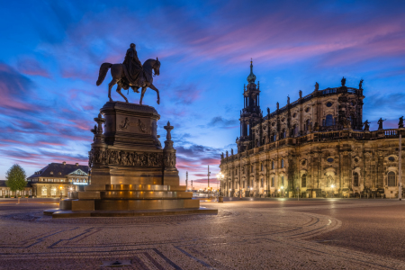 Bild-Nr: 12887696 König-Johann-Denkmal und Hofkirche in Dresden Erstellt von: eyetronic